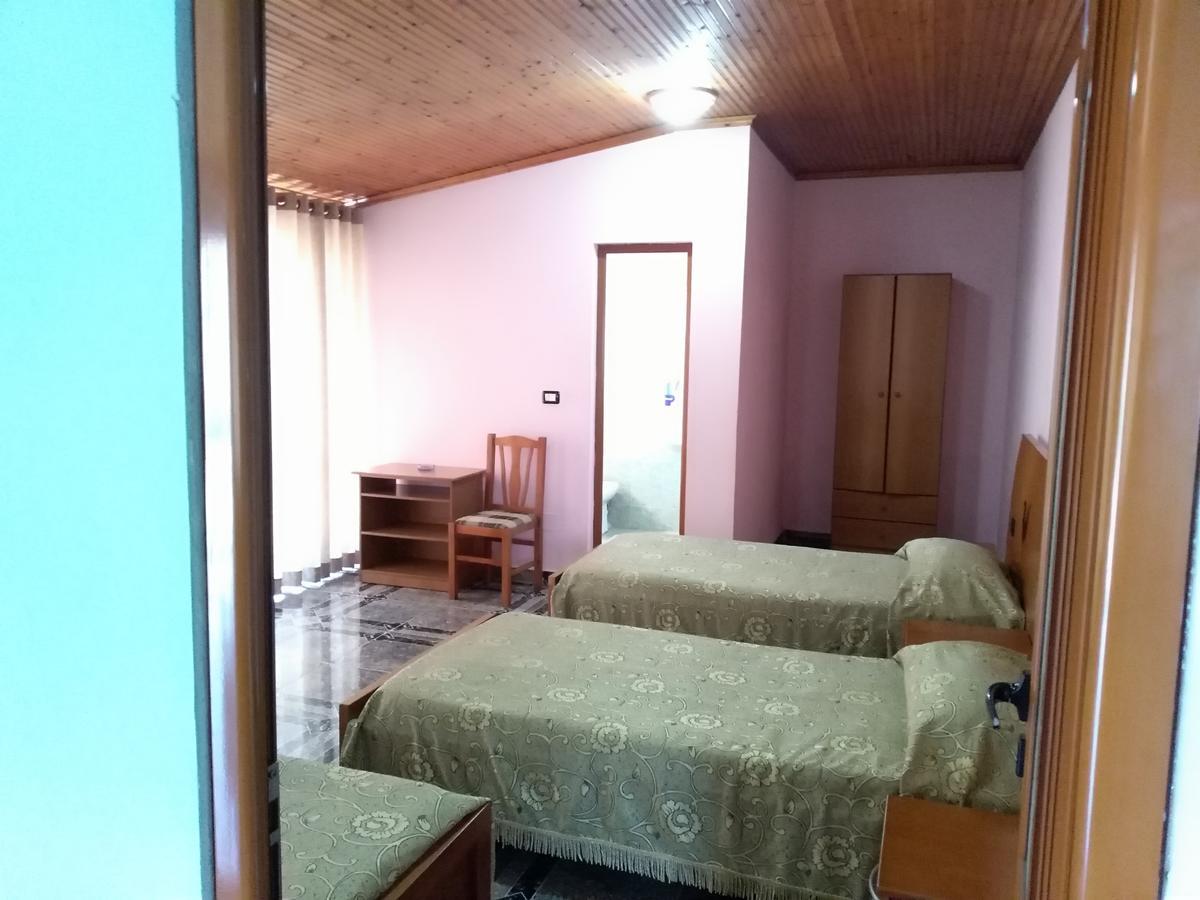 Hotel Gjeli Fier Ngoại thất bức ảnh