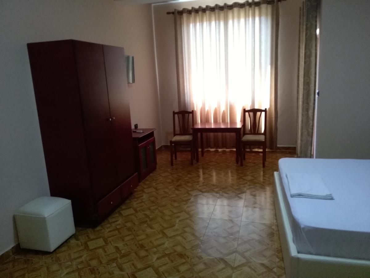 Hotel Gjeli Fier Ngoại thất bức ảnh