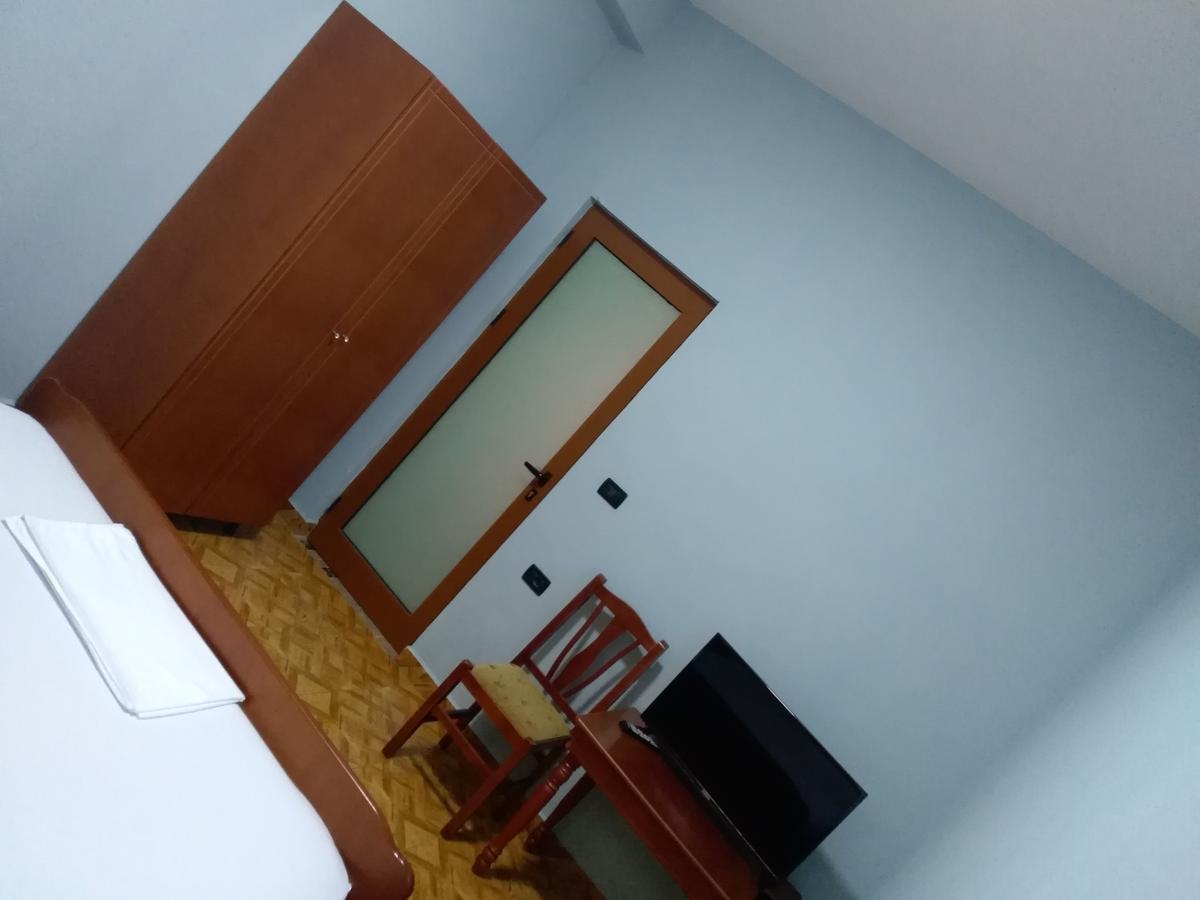 Hotel Gjeli Fier Ngoại thất bức ảnh